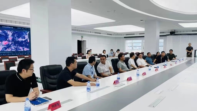 观摩座谈。林峰摄