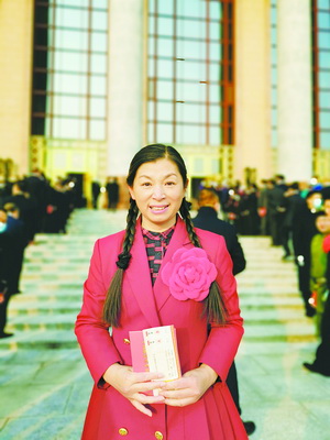西藏自治區昌都市卡若區第二初級中學教科室副主任、廈門市信息學校教師劉斯　