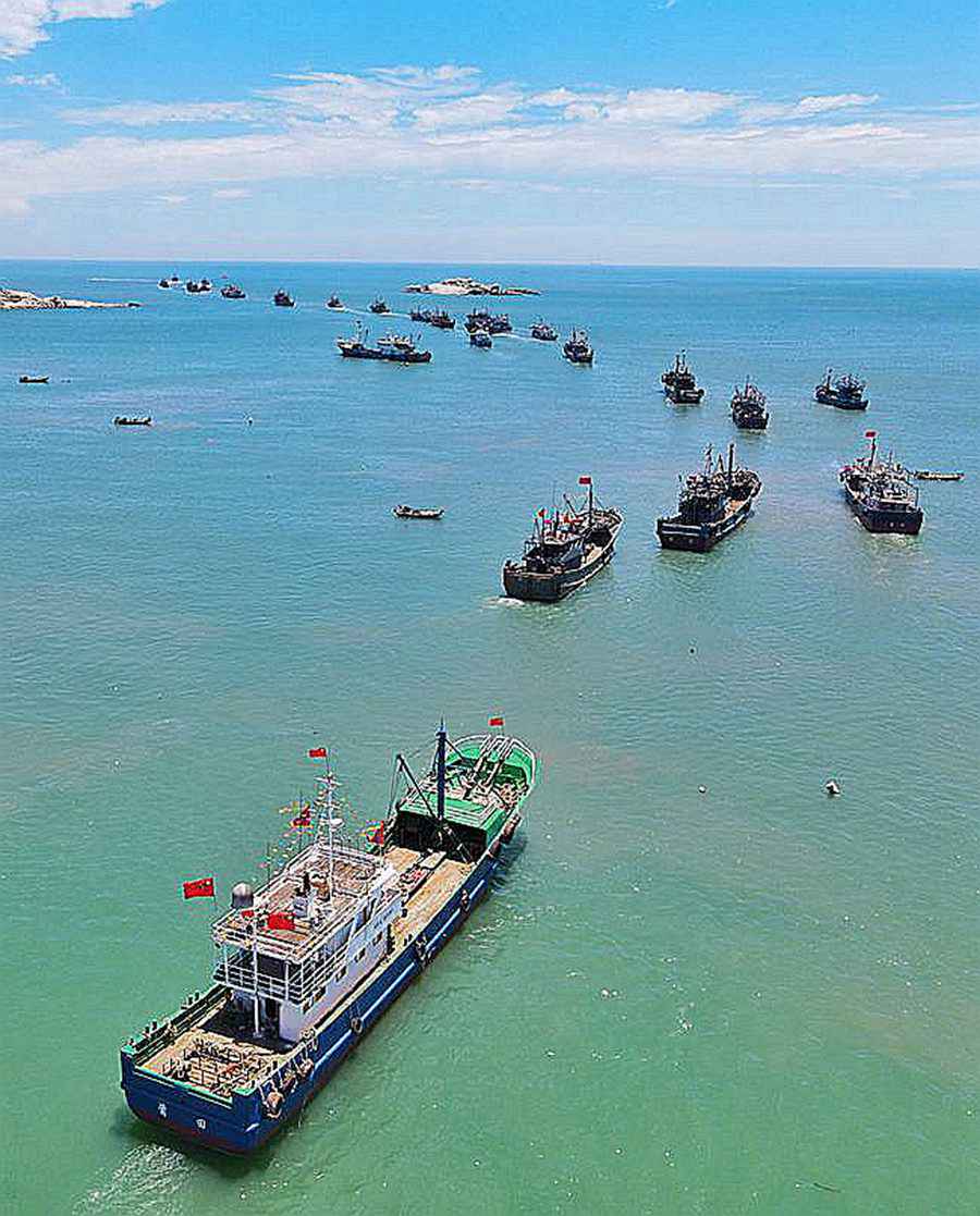 12.8月16日，在莆田市秀嶼區，漁船浩浩蕩蕩駛向遠海。蔡昊攝_副本