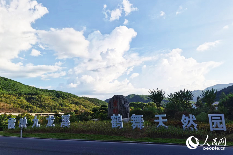 霞鹤村。人民网 刘卿摄