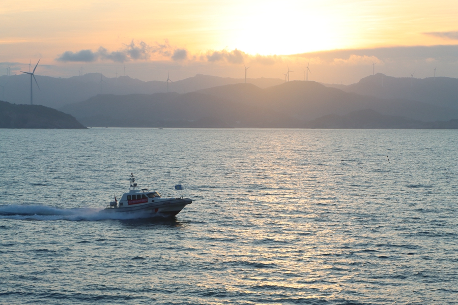 “海巡06”轮此次到宁德海域带队巡航执法,有效提升了海事监管执法力度,在制止纠正船舶违章违法行为,消除水上交通安全风险隐患等方面起到重要促进作用。张骁天摄