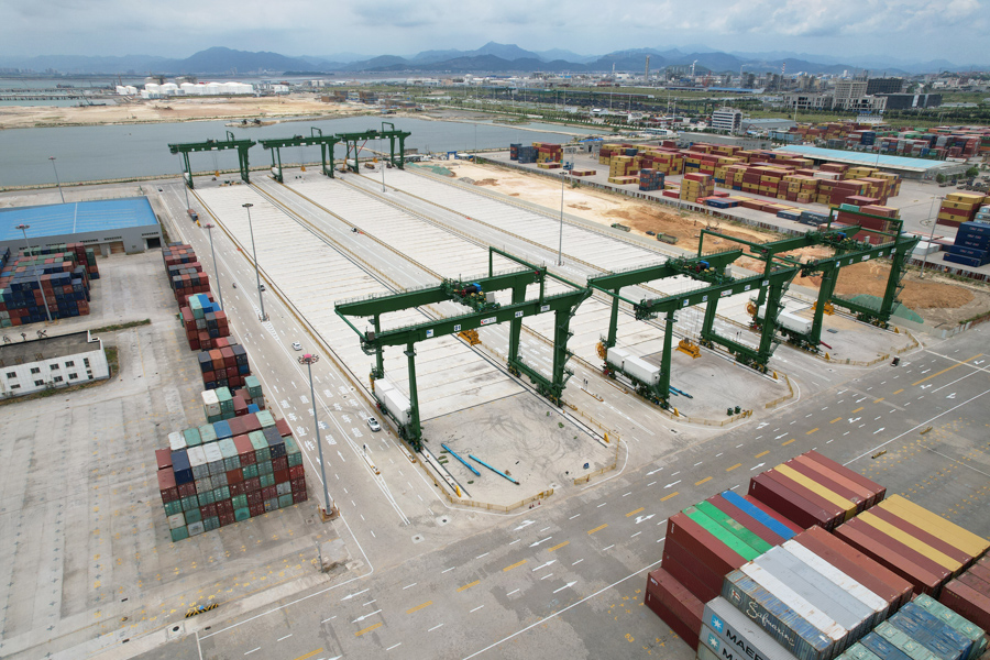 2022年7月20日，江阴港区自动化轨道吊全部到港，标志着福州港集装箱生产作业的“自动化时代”即将开启。福建省港航事业发展中心供图