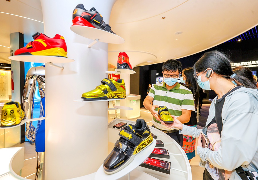 安踏已成为国内目前获得专利数量最多的中国体育用品企业。董严军摄