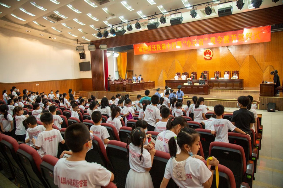 厦门市中级人民法院连续举办十四届“小法官”夏令营,被评为全国学雷锋志愿服务“最佳志愿服务项目”。厦门中院供图