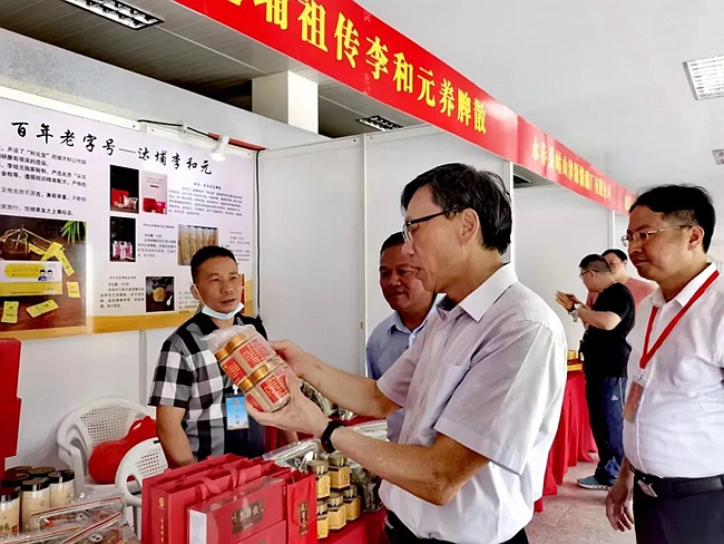 叶木凯一行结合此次农民丰收节活动进行了相关调研