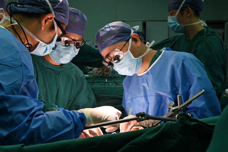 移植手术现场。福建医科大学附属协和医院供图