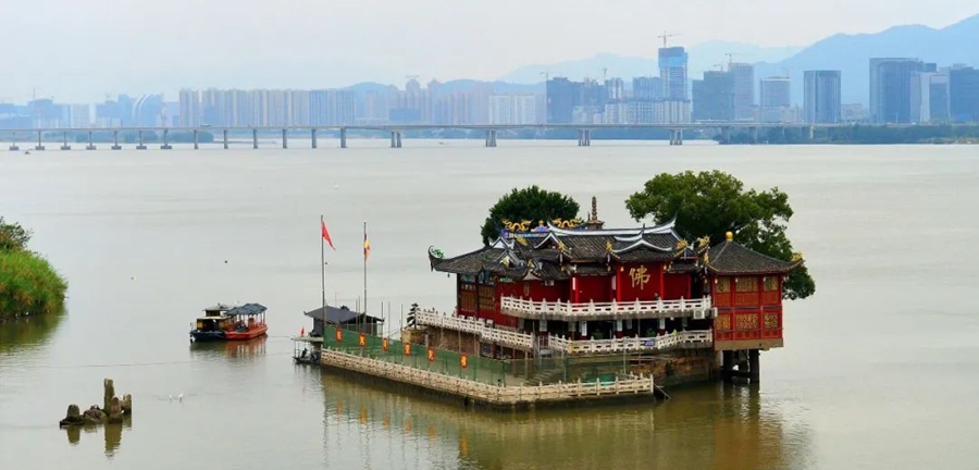金山寺。叶诚摄