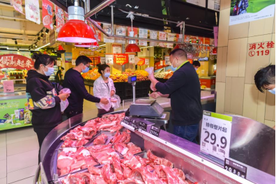11月1日，永輝國棉超市內食品供應充足。陳暖攝
