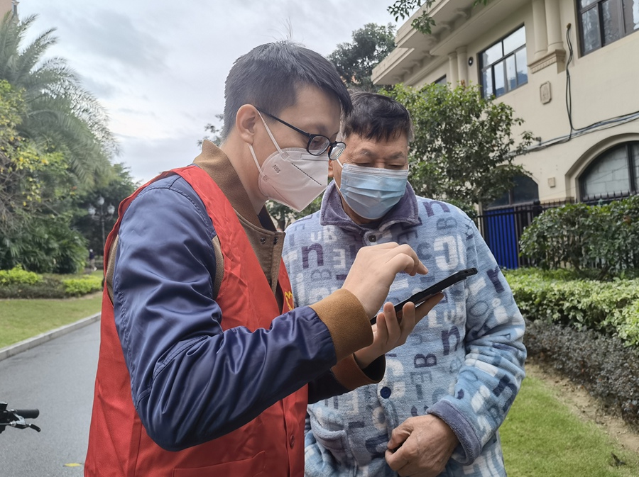 中建海峽黨員、青年志願者下沉社區開展疫情防控志願服務。中建海峽供圖