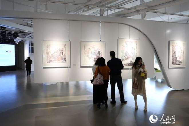 当代艺术名家作品展现场。人民网 陈博摄
