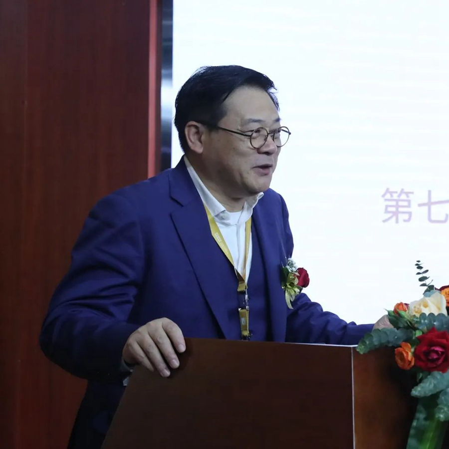 中国美术家协会副主席  全国政协委员  徐里