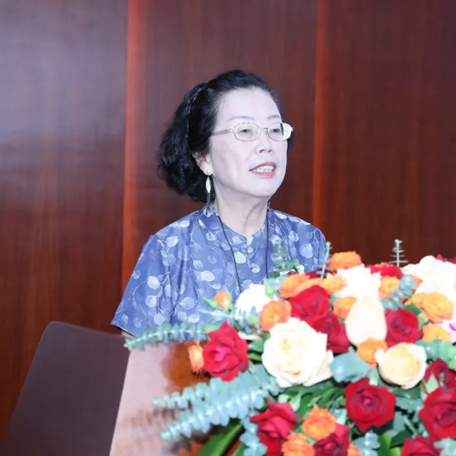 厦门市文联主席  舒婷