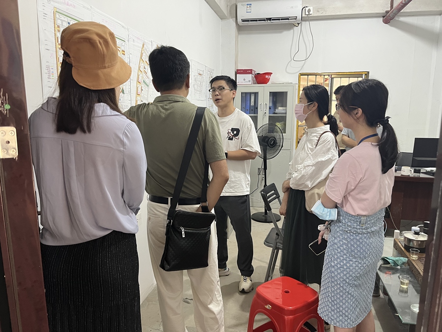 社区规划师参与前埔南老旧小区改造提升。厦门资源规划局供图