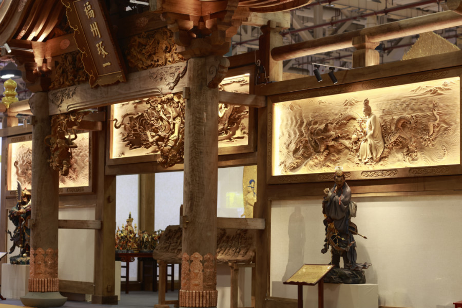 现场陈列的精美展品。主办方供图