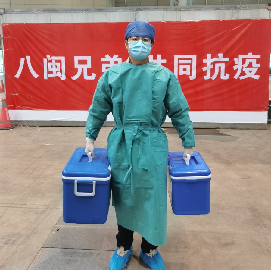 化身“搬运员”,保障样本转运。福建省旅发集团供图