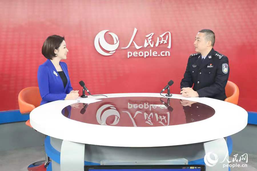 福州市长乐区公安局政委李继志接受人民网专访。杨俊杰摄