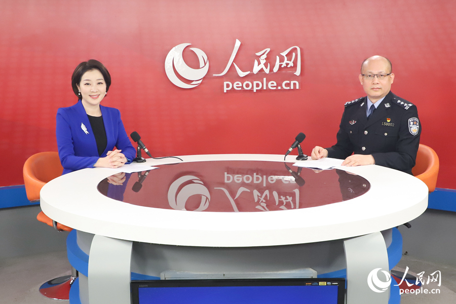 福清市公安局政委林雄接受人民網專訪。楊俊杰攝