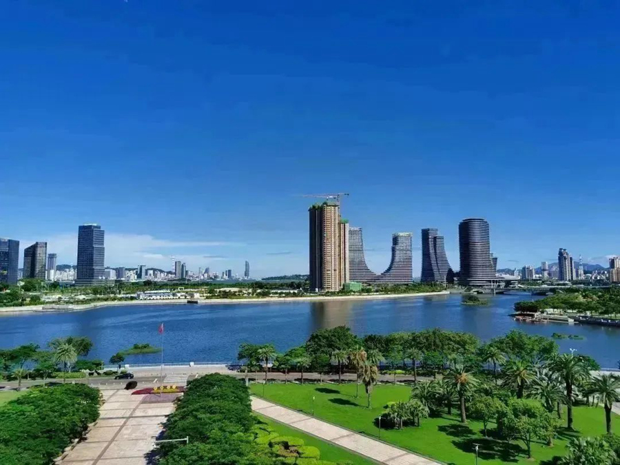 林绍斌《湖景》