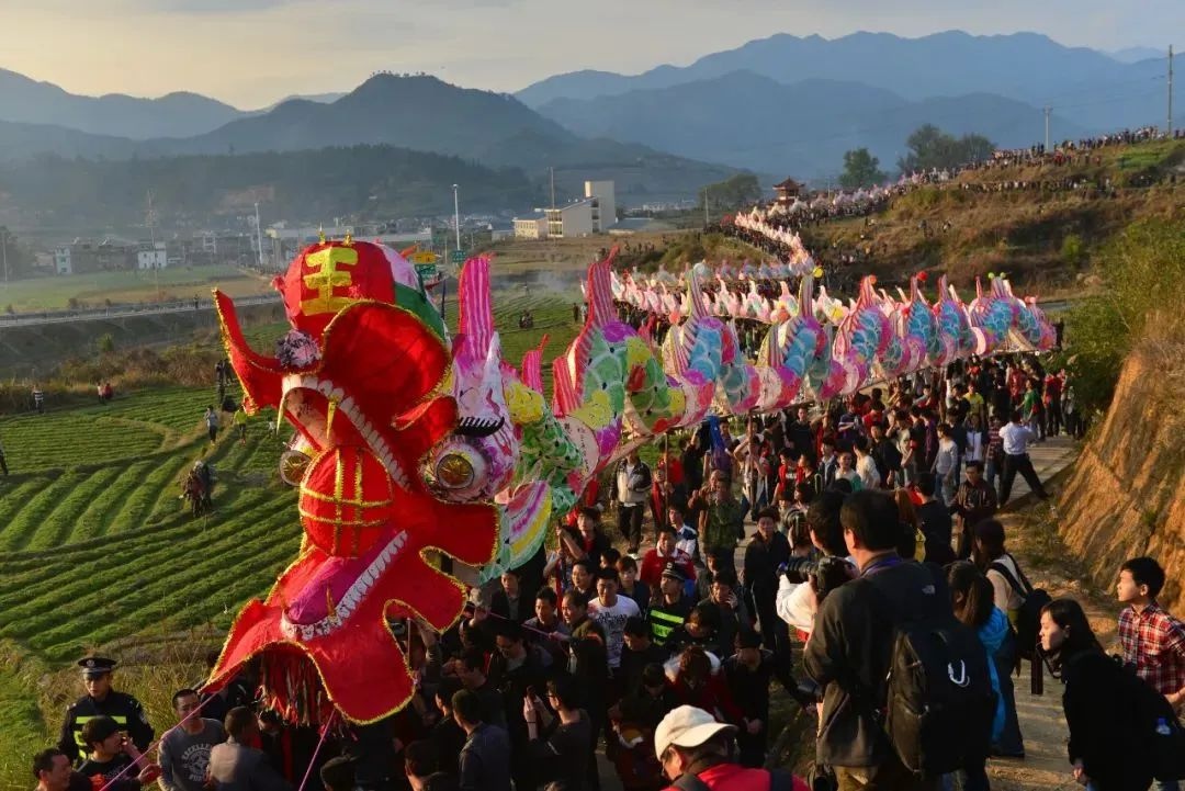 连城姑田“游大龙”闻名遐迩，是国家级非物质文化遗产项目