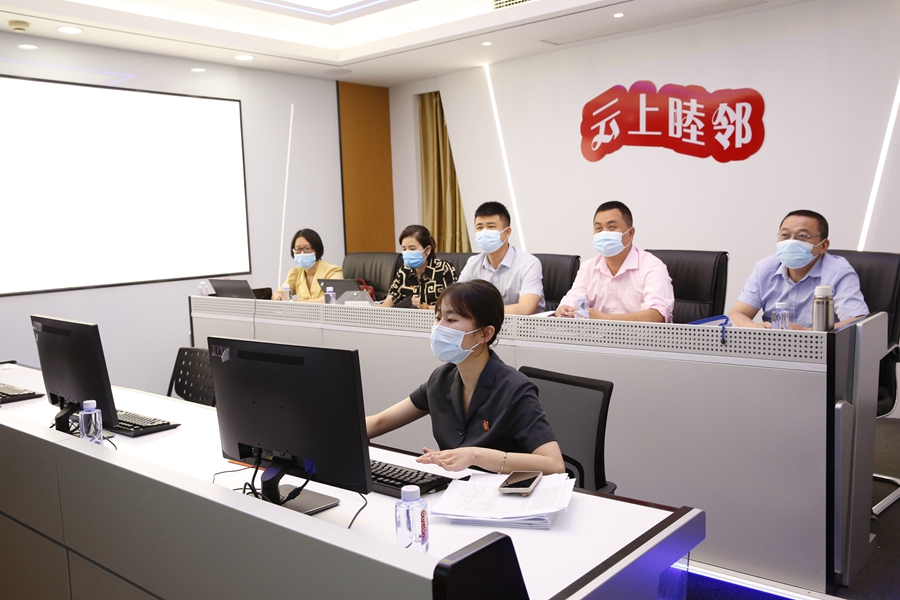 同安法院法官助理为“睦邻微法庭”特邀调解员作云上调解操作系统培训。同安法院供图
