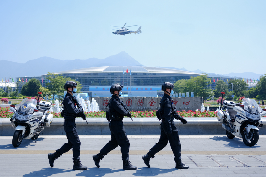 福州公安立体防控护航第五届数字中国建设峰会顺利召开。