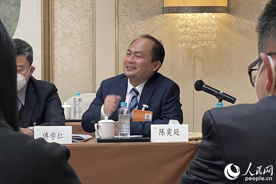 全國台企聯常務副會長陳奕廷發言。人民網 林盈攝
