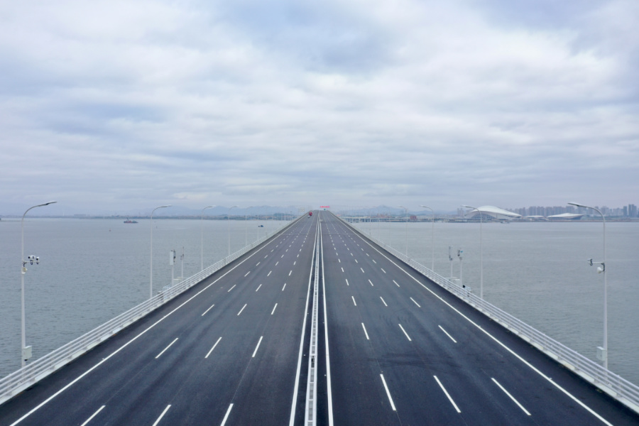 翔安大橋將對廈門市踐行“提升本島、跨島發展”重大戰略，以及加快建設“一帶一路”國家物流新通道和國際綜合交通樞紐城市具有重要意義。楊雨嫣攝
