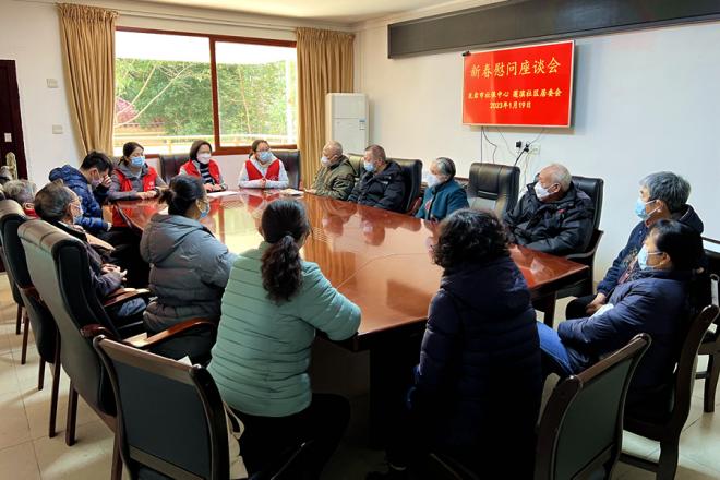 新春慰问座谈会现场。龙岩市人社局供图
