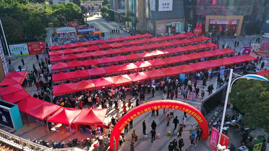 招聘會活動現場。龍岩市人社局供圖