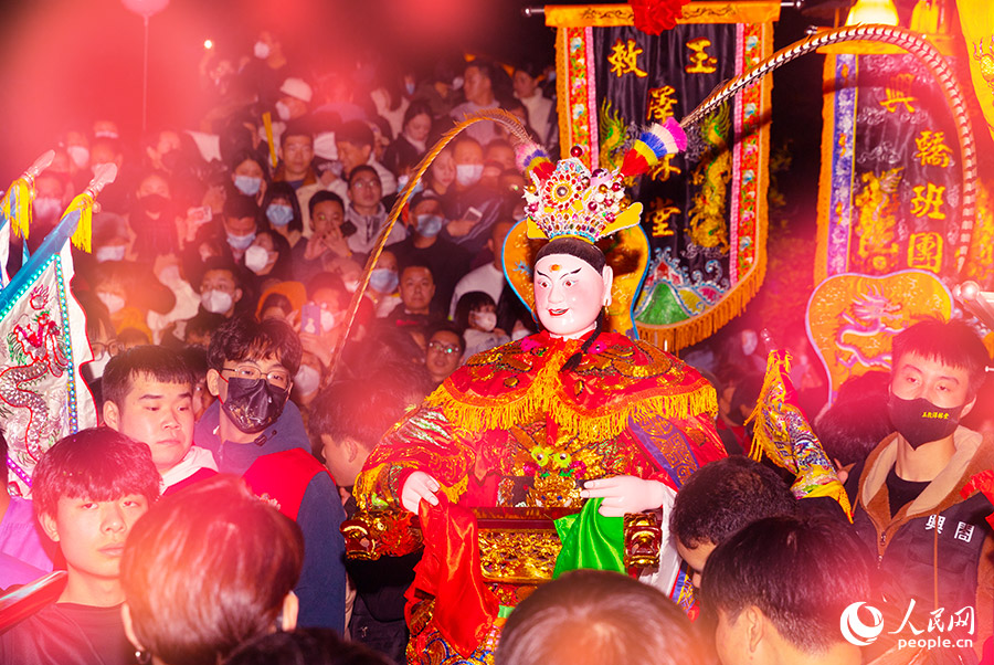 福州鄉村正月裡舉行的一種習俗活動“游神”熱鬧非凡。人民網 焦艷攝