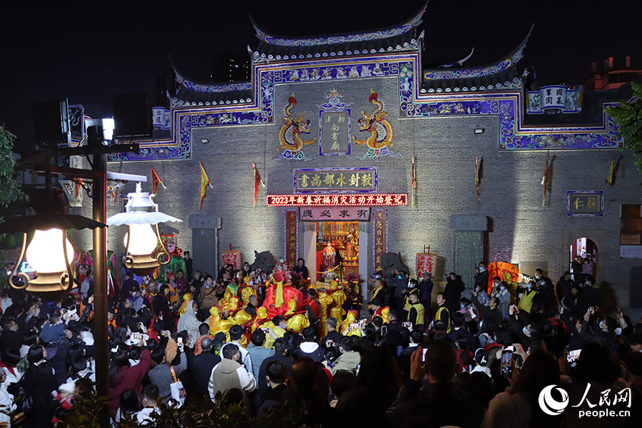 福州鄉村正月裡舉行的習俗活動“游神”熱鬧非凡。人民網 劉卿攝