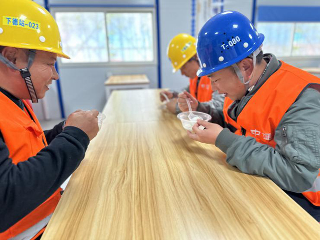 温情满工地——中建海峡在榕项目为一线建设者送温暖庆元宵