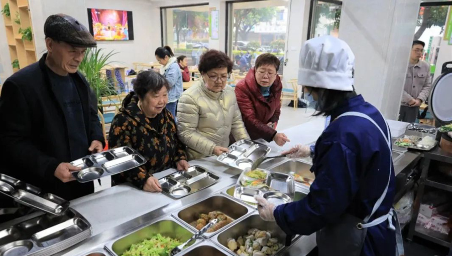 连江县凤城镇百凤社区长者食堂开始试营业。