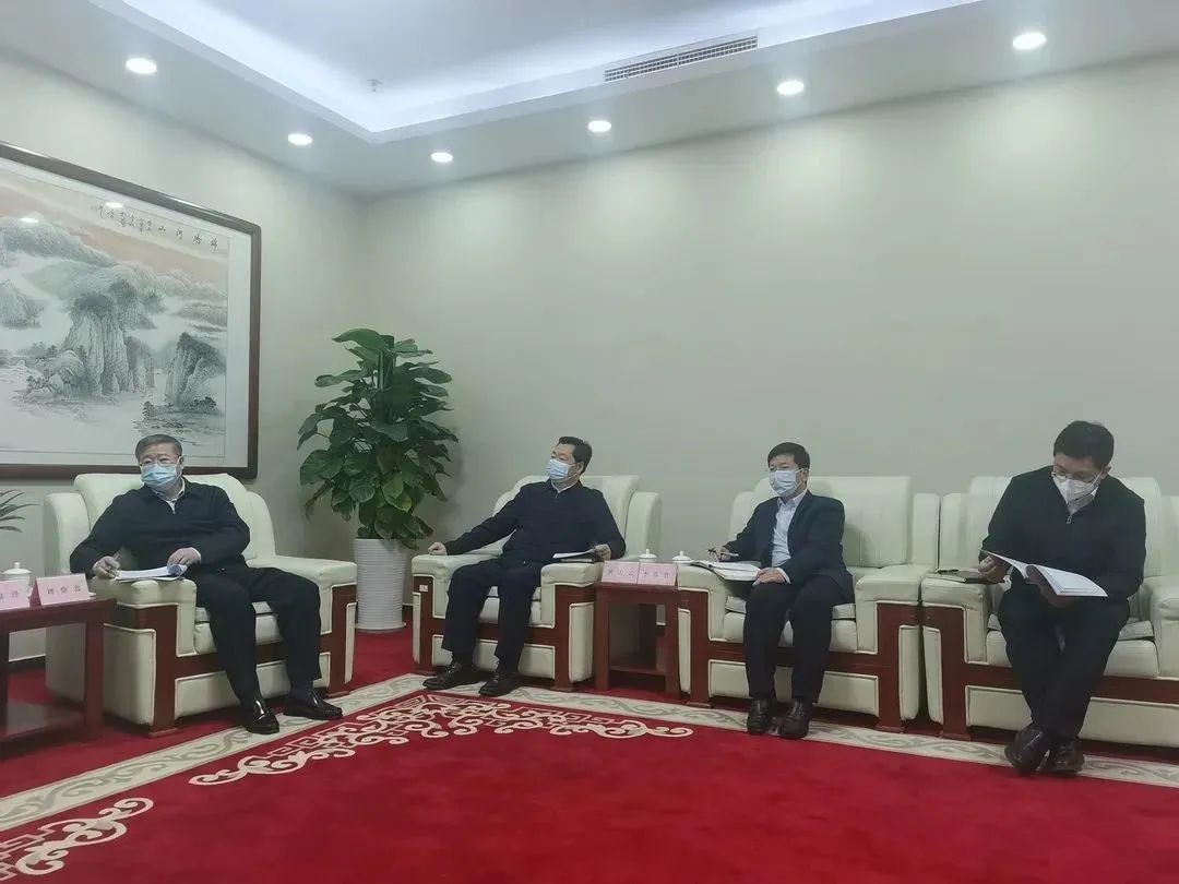 中央農辦副主任、農業農村部黨組成員，國家鄉村振興局黨組書記、局長劉煥鑫（左一），國家鄉村振興局副局長洪天雲（左二），國家鄉村振興局社會幫扶司司長李富君（右二），副司長劉勝安（右一）。