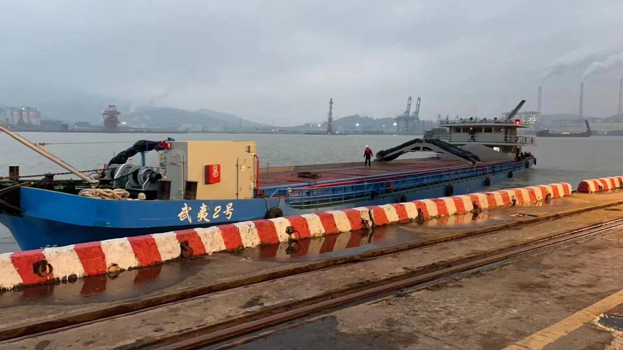 “武夷2号”停泊在闽江口内港区青州作业区码头。福建省港航局供图