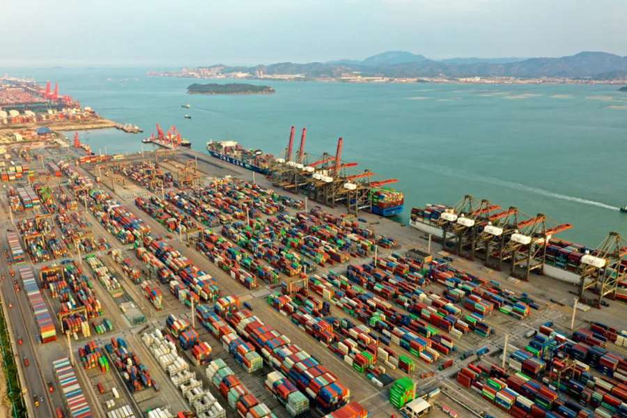 海沧拥有万吨级以上泊位29个，已开通国际国内航线70条，是福建南部拓海贸易的重要港口。陈孟哲/摄