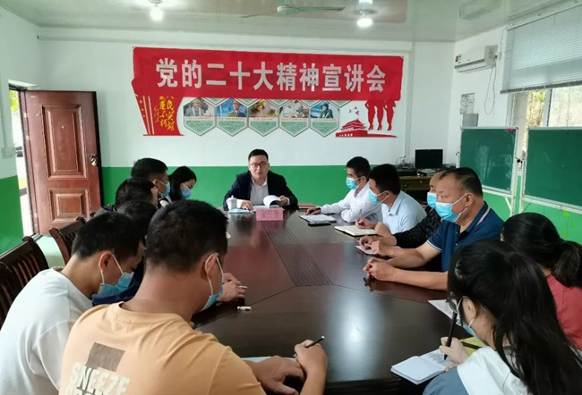 张庚豫深入乡镇，结合党的二十大精神，就县里的产业发展进行深度解读