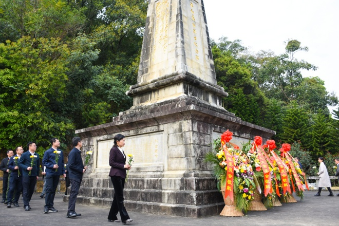 祭奠革命烈士活动。平和县融媒体中心供图