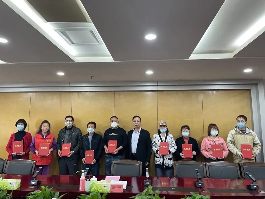 10名“最美民间河长”、5名“优秀河道专管员”、3名“最美企业河长”受到表彰