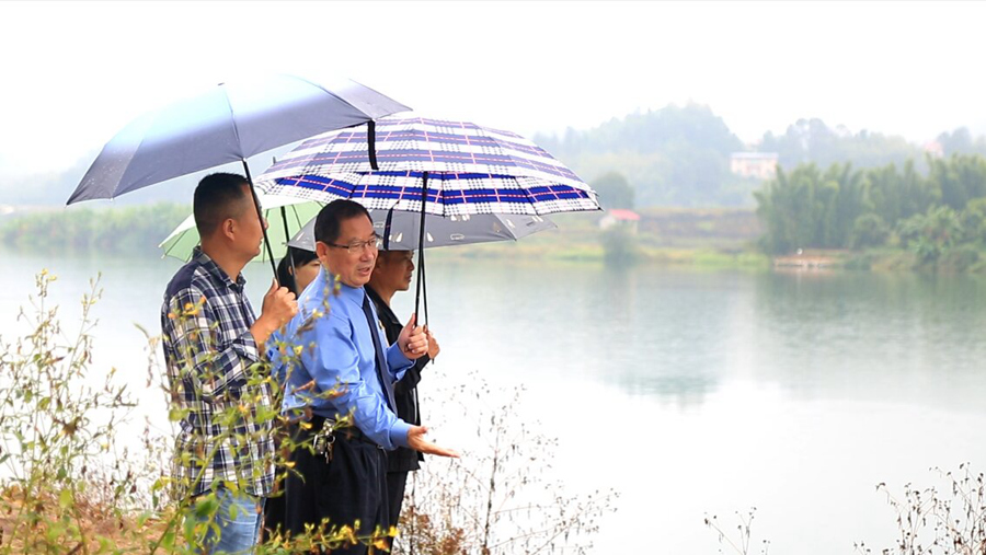 “河长+检察长”-巡查沙溪河。