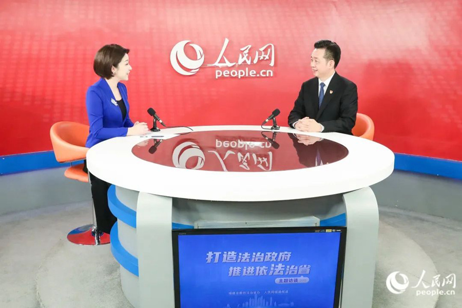 福州市人民政府副市长王锡章接受人民网专访。杨俊杰摄