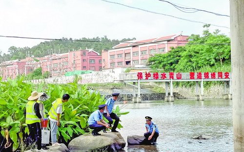  The ecological environment department of Xiamen carried out a patrol on the surface water environmental quality of Tingxi River Basin.