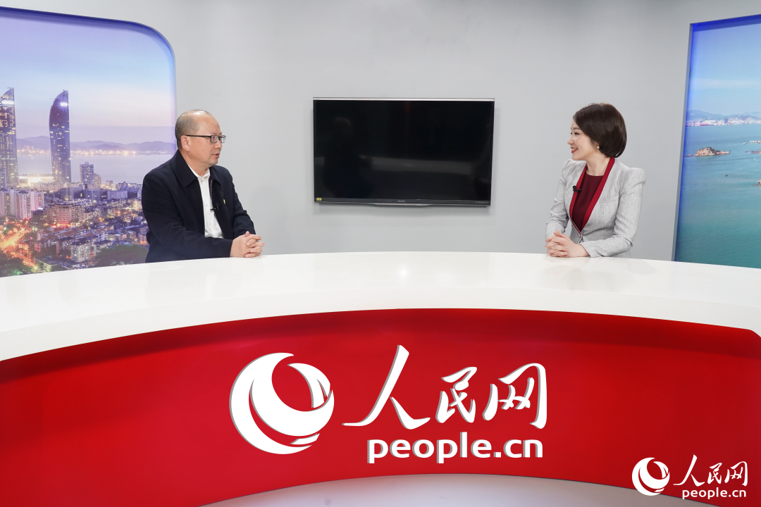 中共厦门市集美区委宣传部副部长、文明办主任戴劲竺接受人民网专访。人民网 兰志飞摄