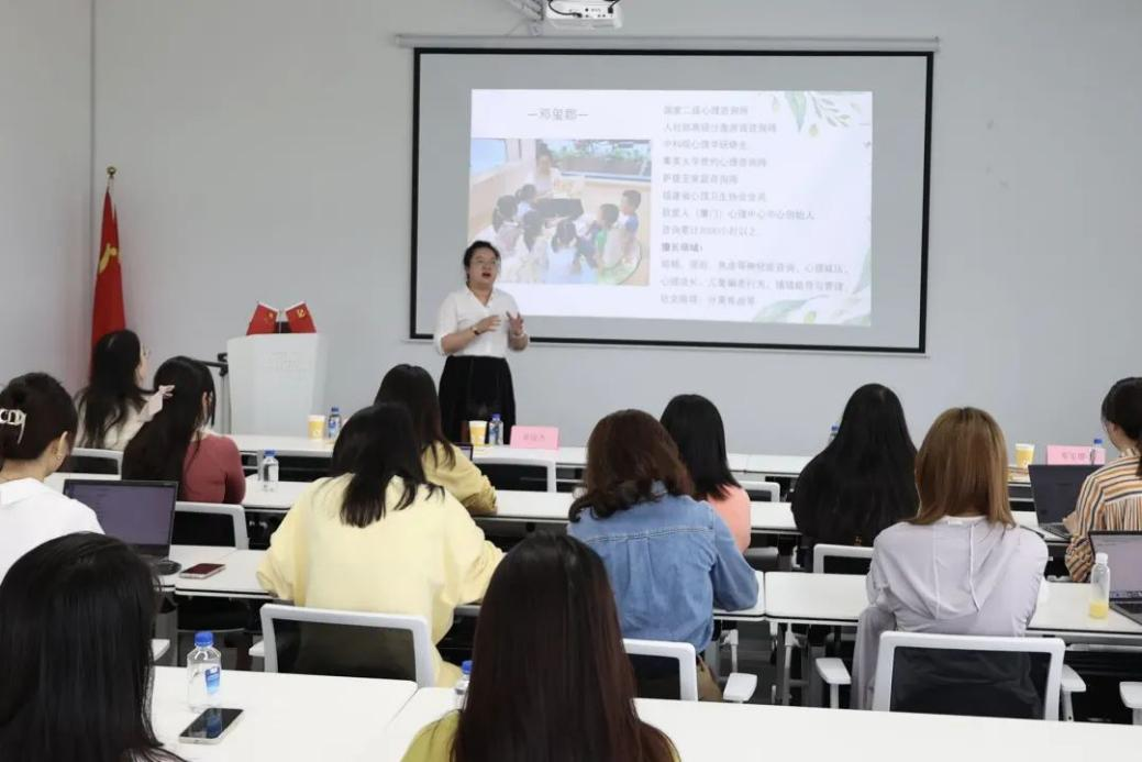 活动现场举行心理减压体验课。主办方供图