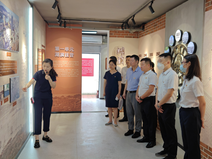 党员代表等参观“工业记忆展馆”。厦门市市场监督管理局供图