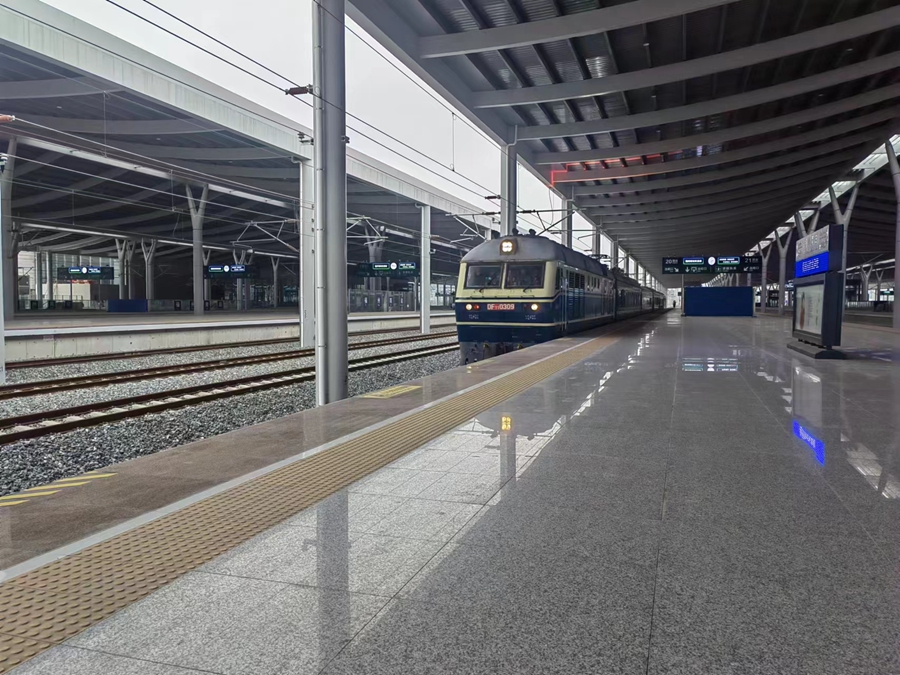 5月20日，隨著55031次檢測列車從福州南站駛出，福廈高鐵全線進入聯調聯試階段。江曲 攝