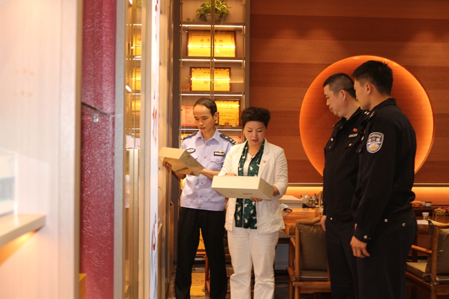 民警开展知识产权保护普法宣传活动。安溪县公安局供图