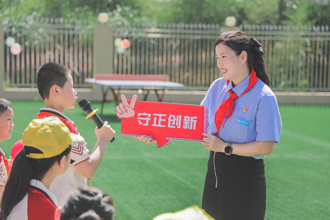 支教團作黨的二十大專題宣講。中建海峽供圖