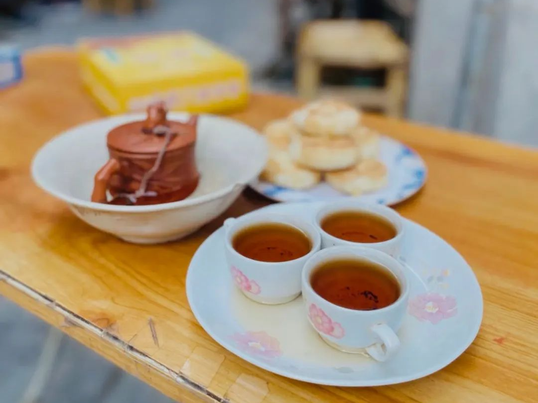 茶肆俗稱“茶桌仔”。