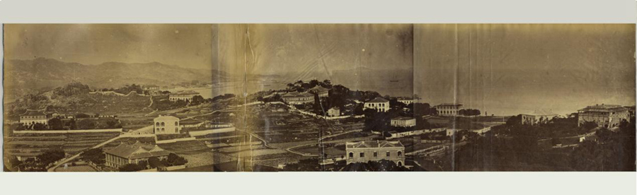 1870年代从鼓浪屿日光岩拍摄升旗山到石磡顶全景三联片。厦门市城市建设档案馆供图